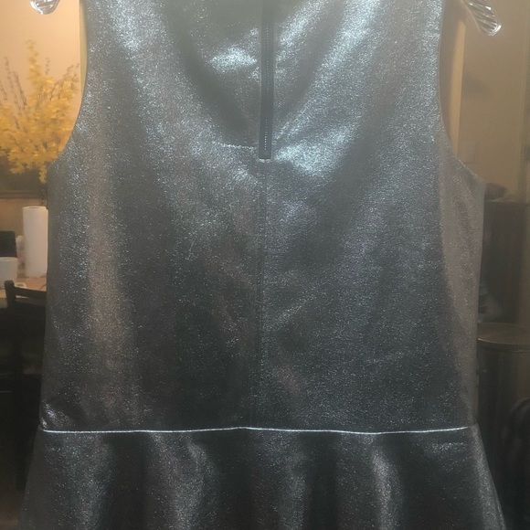 H&M Metallic Top Silver Fitted with peplum waist - Picture 3 of 6